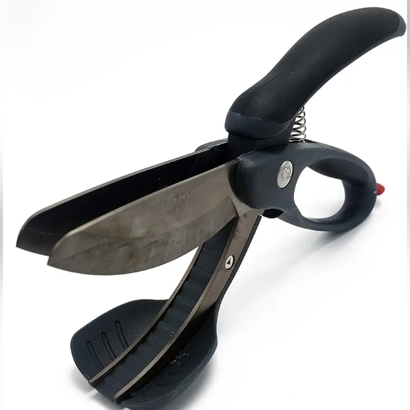 The Pampered Chef Salad Chopper - Picture 3 of 13